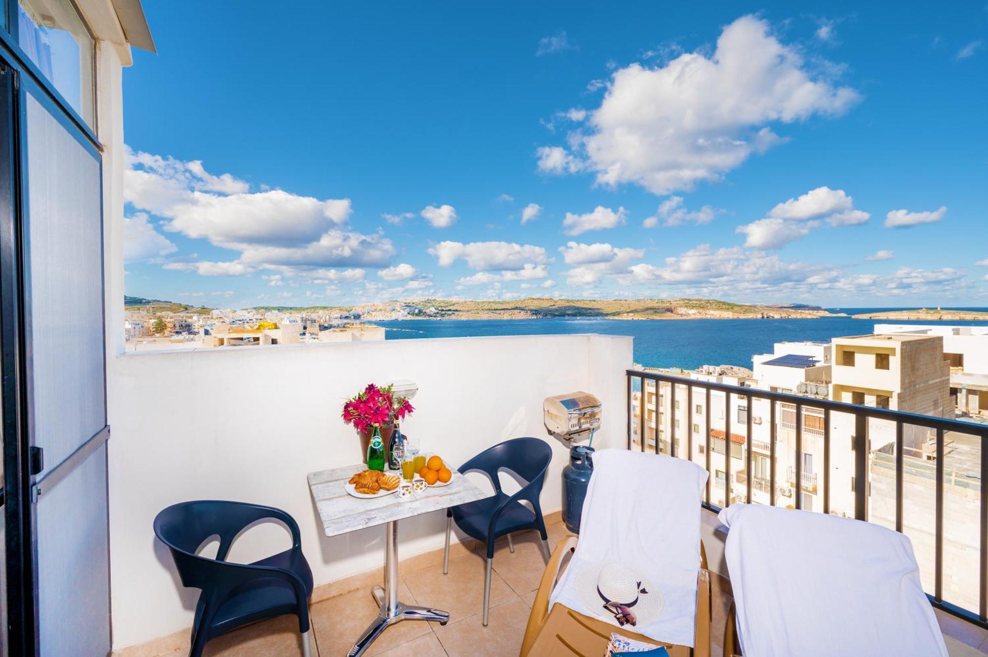 Penthouse With Seaview Terrace Apartment Сейнт Полс Бей Екстериор снимка